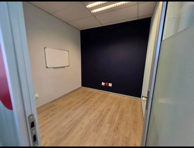 BUSINESS PROPERTY TO RENT IN MENLYN